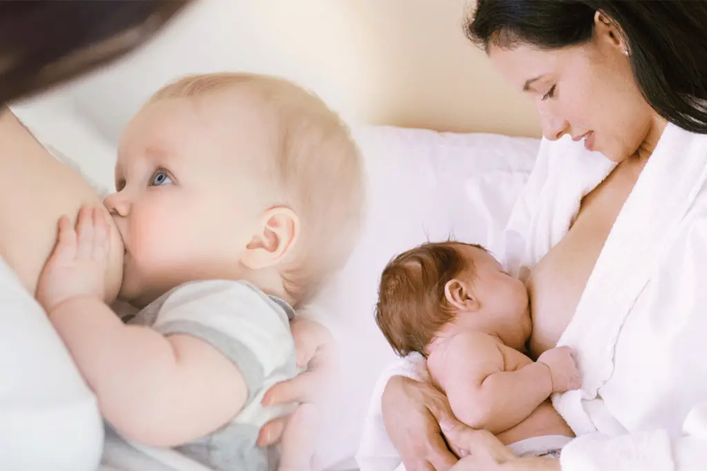 breastfeeding to baby